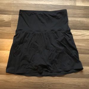 Black lands end skirt. Never been worn. NWOT